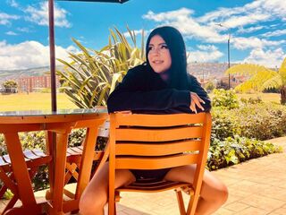 SaraWillov's Streamate live cam models Profile Image